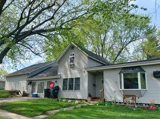 206 E Adams St, Mount Ayr, IA 50854