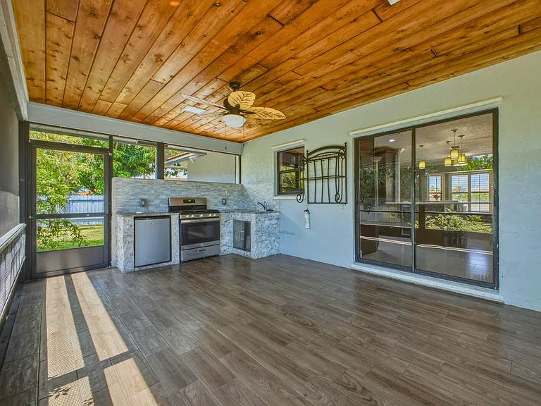 1127 Sea Pines Way — Photo 39