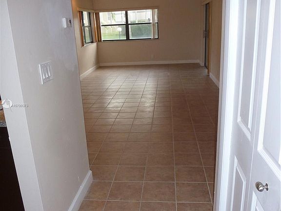 5th image of 220 Lakeview Dr APT 112