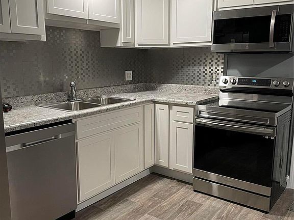 3rd image of 720 W Saint Louis St