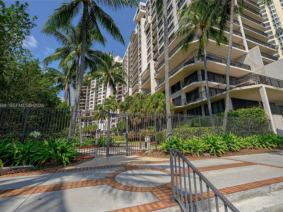 540 Brickell Key Dr #600