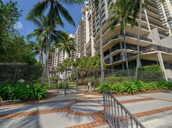 540 Brickell Key Dr, Miami, FL