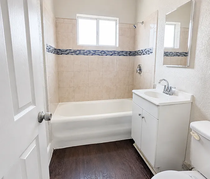 2225 Michigan Ave #8 — Photo 5