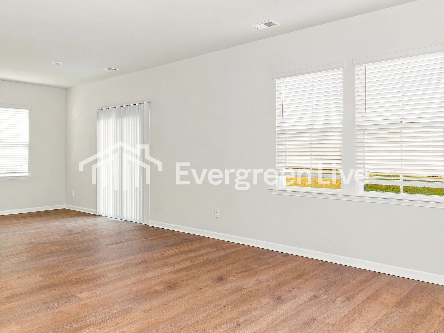 4 bed, 2.5 bath, 1825 sqft, $1,705 — Photo 2