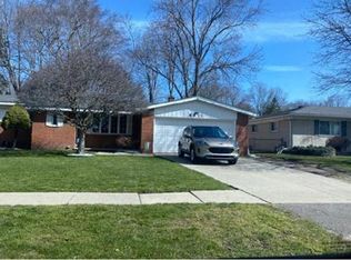 8877 Hahn St, Utica, MI 48317