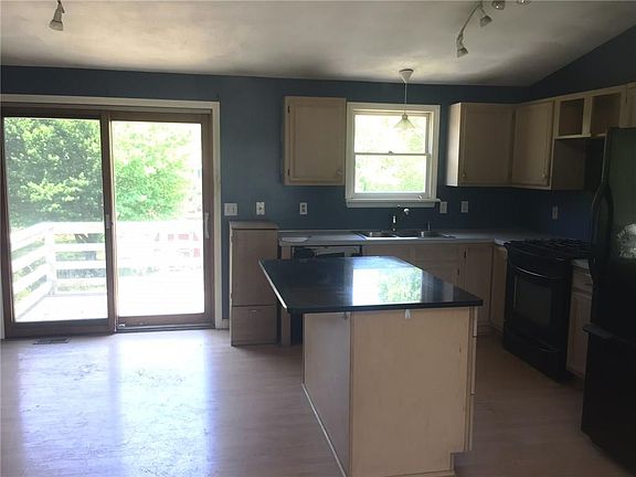 2nd image of 124 Vista Cir