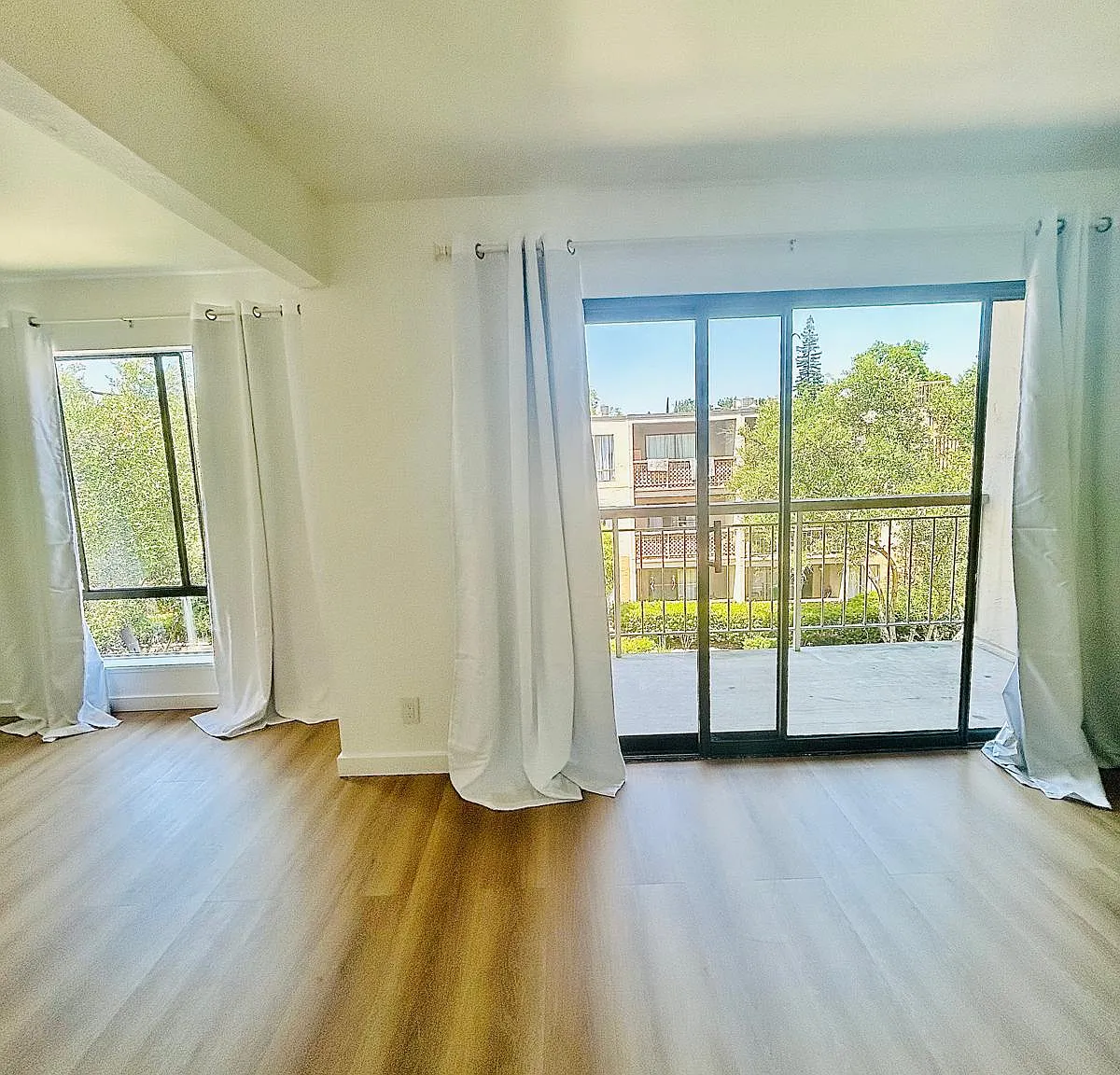 2 bed, 893 sqft, $3,000 — Photo 1