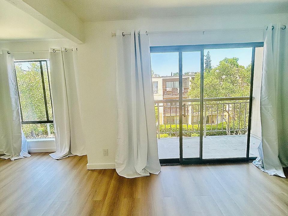 1st image of 490 N Civic Dr APT 311