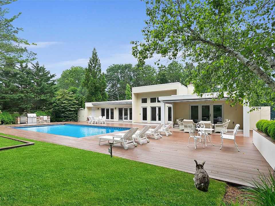 1st image of 10 Whippoorwill Court