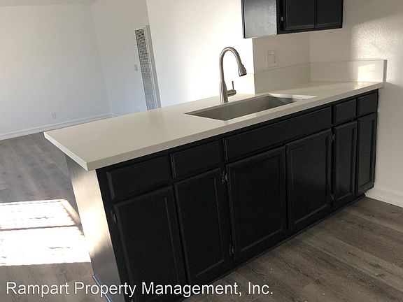3rd image of 5527 Romaine St #2