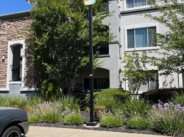 701 Gibson Dr APT 2033, Roseville, CA 95678