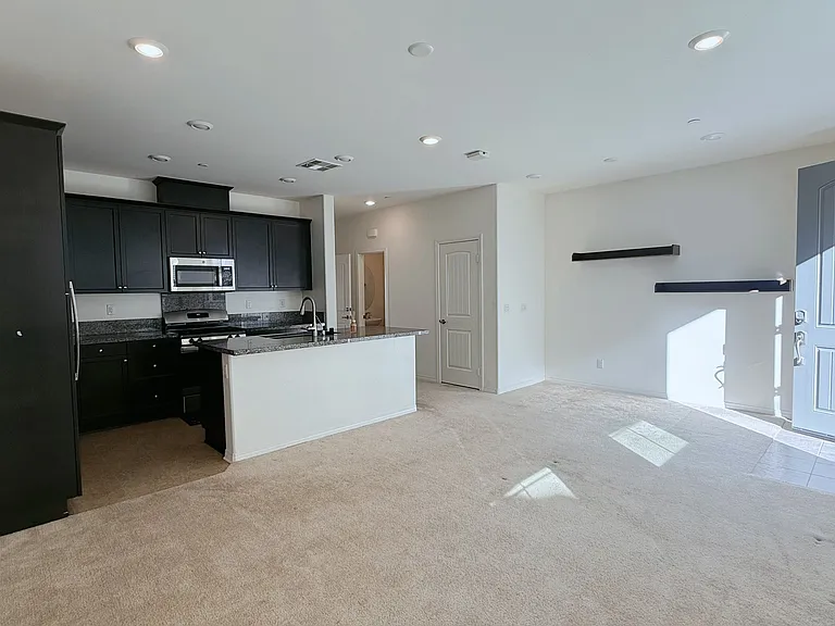 7100 Montecito Ln — Photo 4