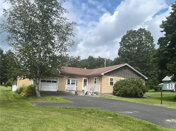 23 Hargrave St, Morris, NY 13808