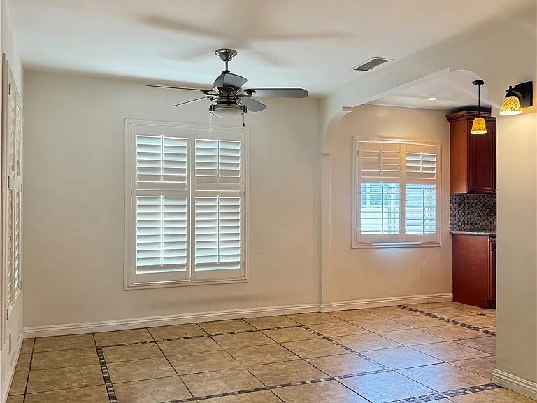 6517 White Oak Ave — Photo 5