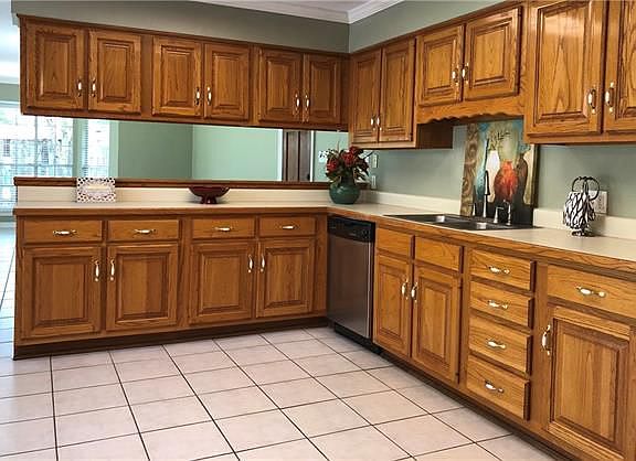 3rd image of 208 N Jayson Dr