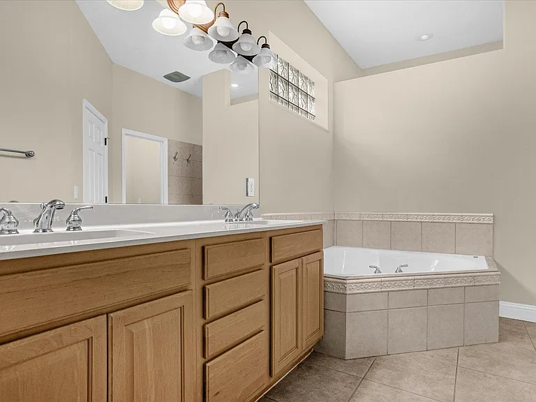 10674 Woodchase Cir — Photo 15