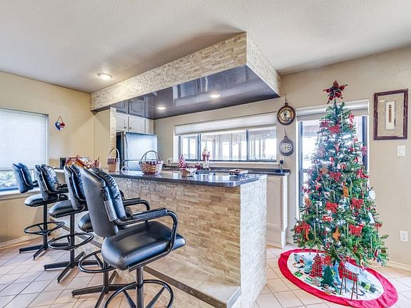 2nd image of 208 Sherwood Shore Dr