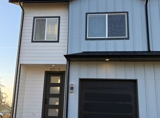 8353 Hennings Dr #A, Stanwood, WA 98292