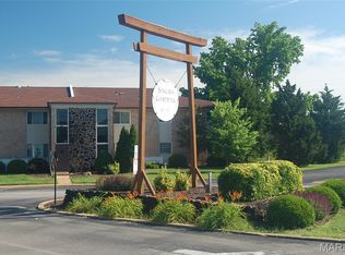 10174 Sakura Dr, Saint Louis, MO 63128