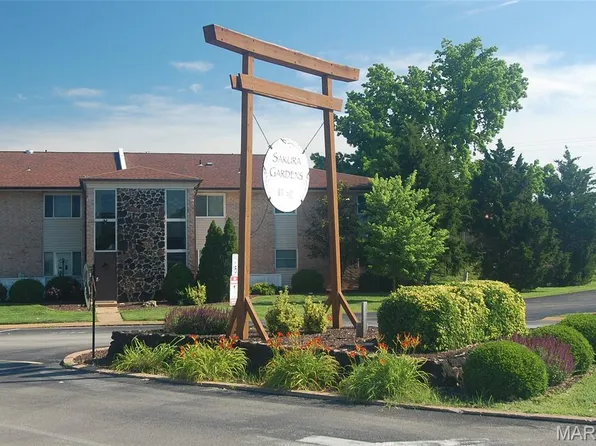 10174 Sakura Dr, Saint Louis, MO 63128