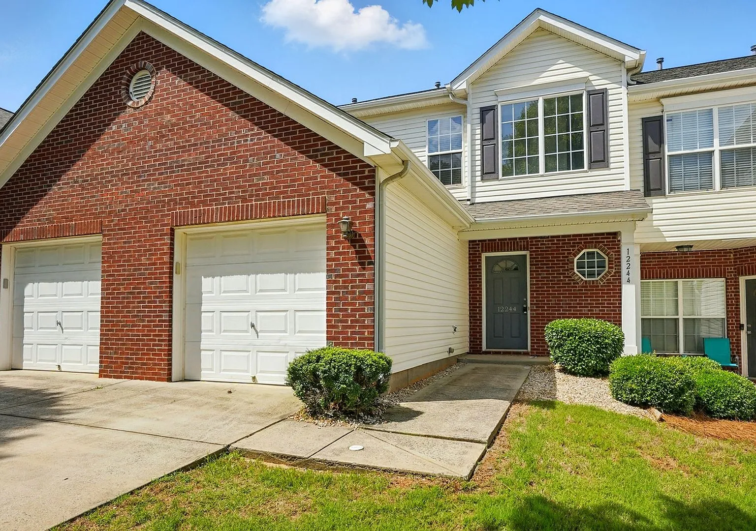 2 Bedroom Townhome in Pineville! — Photo 1