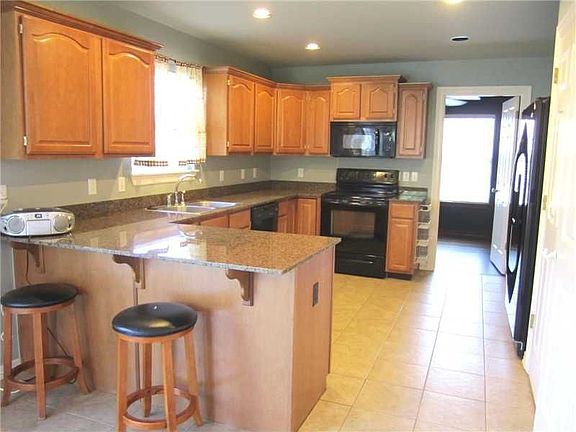 4th image of 1755 N Fallbrook Way