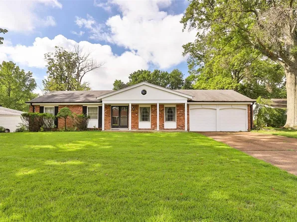 825 Montmartre Ct, Saint Louis, MO 63141