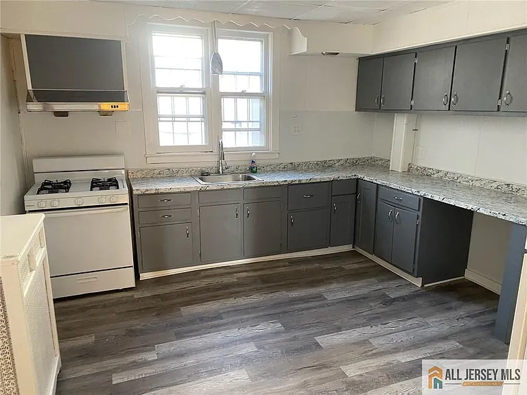 7 N Georgia Ave — Photo 6