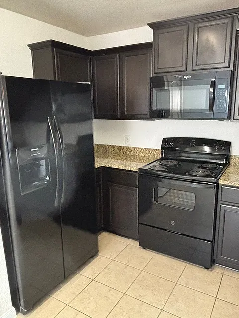 3 bed, 1242 sqft, $1,650 — Photo 2
