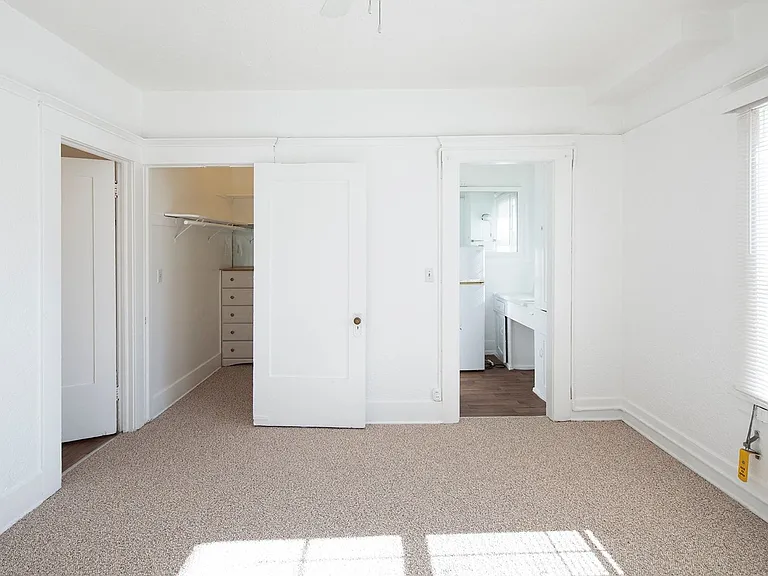 Windsor Apartments — Photo 6