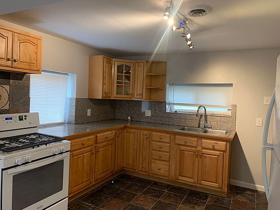 4th image of 2763 Parklawn Dr