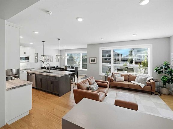 3rd image of 110 N Longmire Close