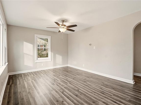 3rd image of 843 Ferndale Ave