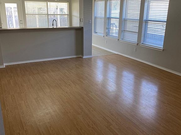 4th image of 1110 E Park Dr