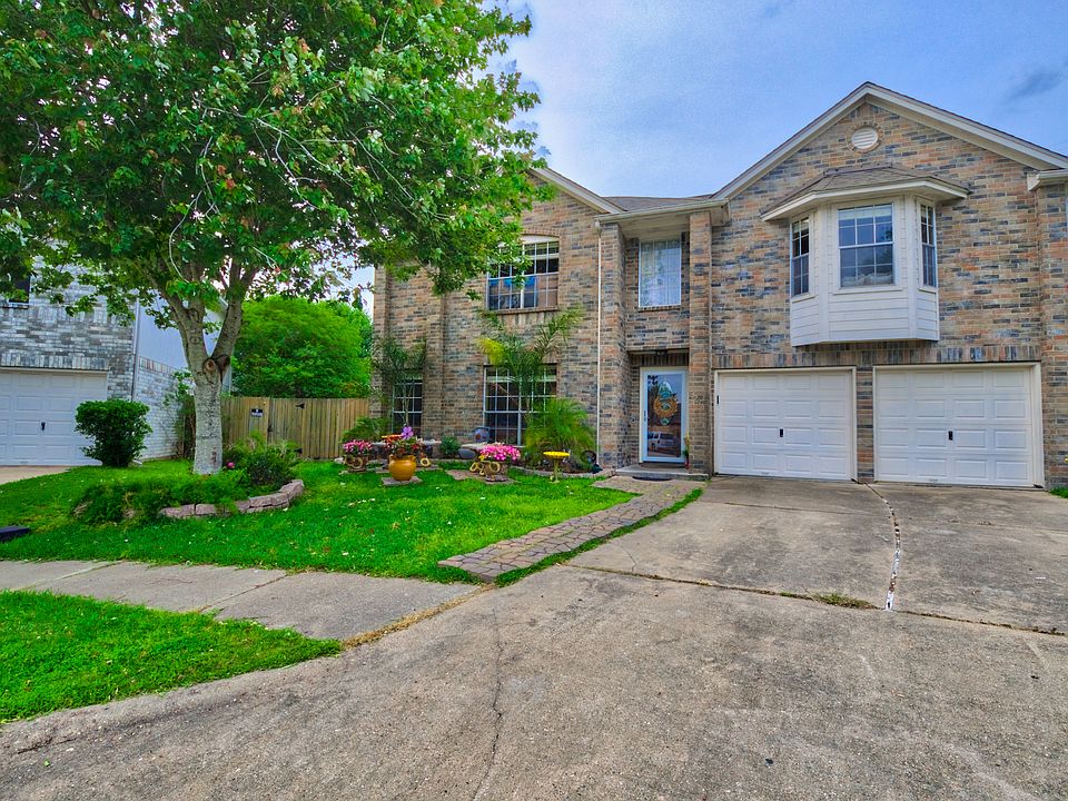 1st image of 526 Oak Briar Dr