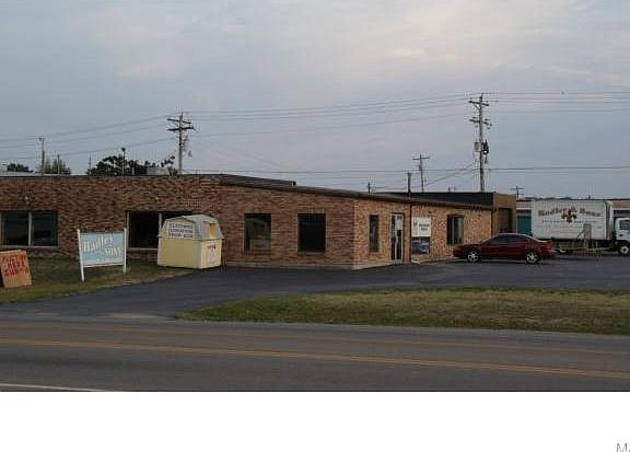4th image of 390 Ste Genevieve Dr
