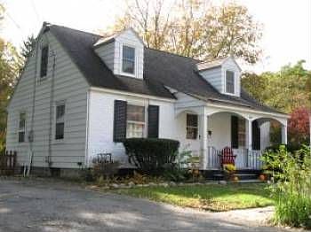 4th image of 8 Sutherland Dr