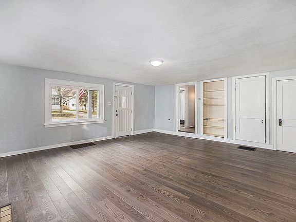 3rd image of 308 S Center St