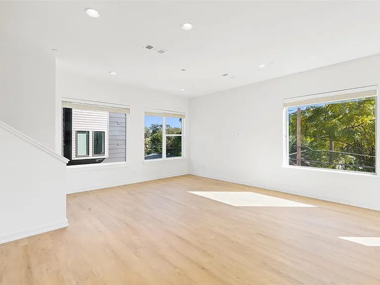 6012 Hudson St #3 — Photo 5