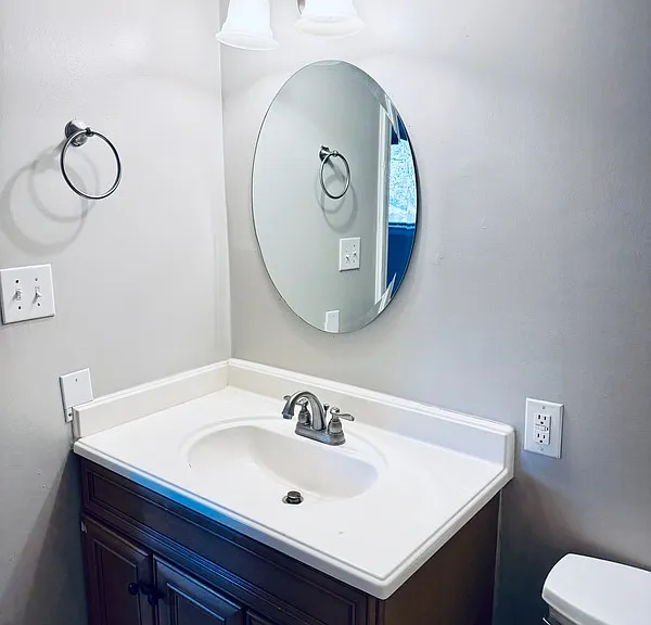 1208 E Schaub Dr — Photo 10