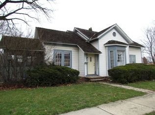 102 N Oak St, West Chicago, IL 60185