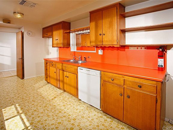 3rd image of 8416 Remmet Ave