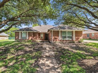 232 Crescent Dr, Hewitt, TX 76643