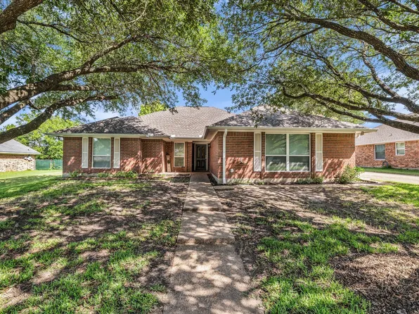 232 Crescent Dr, Hewitt, TX 76643