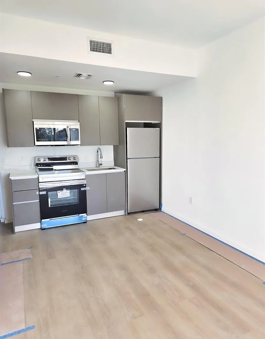 2 bed, 580 sqft, $2,100 — Photo 4