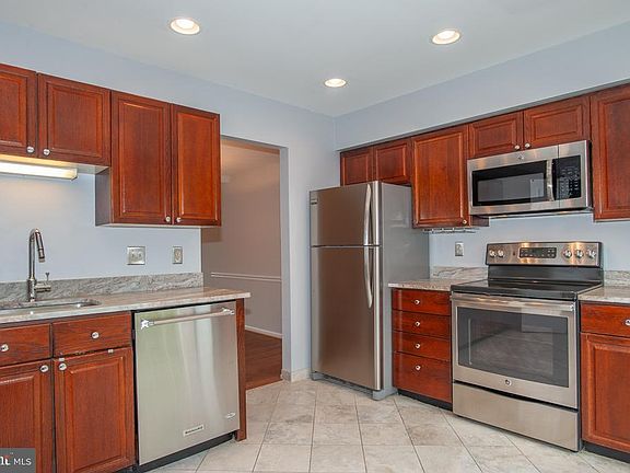 3rd image of 4537 Saucon Valley Ct