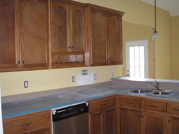 5th image of 102 Grenville Ct