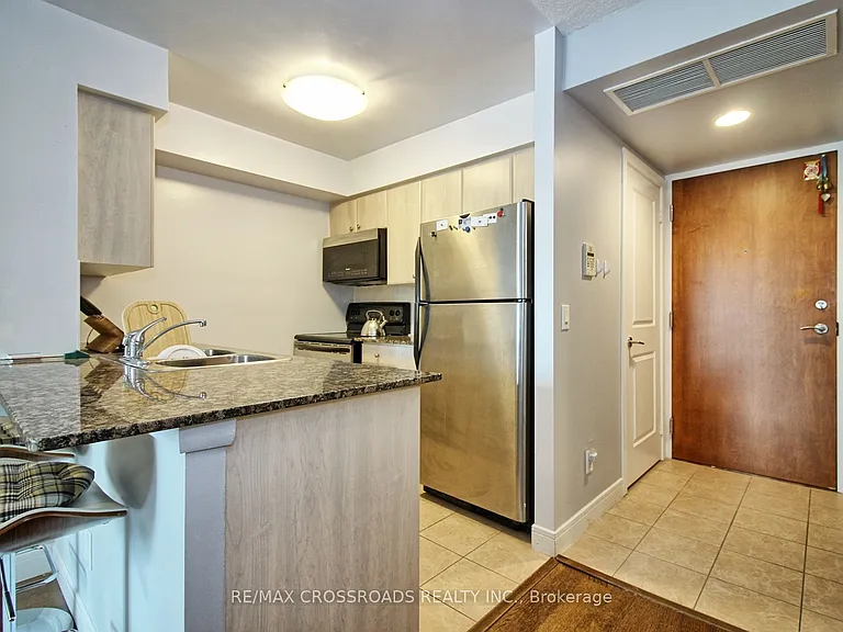 31 Bales Ave #503 — Photo 8