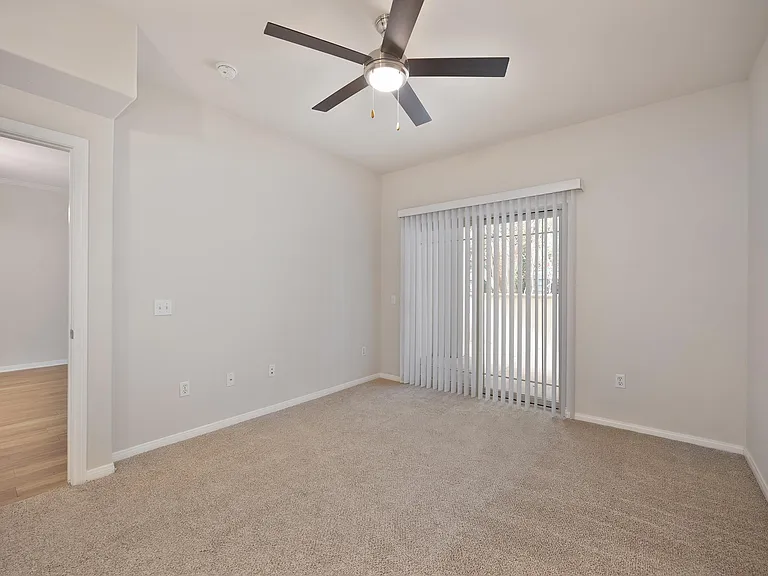 Mission Hills Apartments — Photo 22