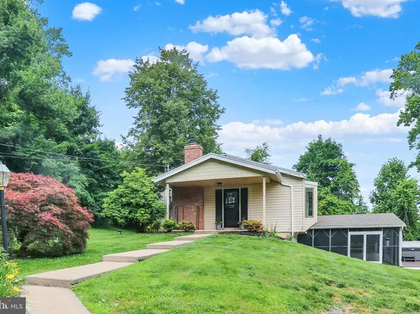 851 Cadmus Rd, Pottstown, PA 19465